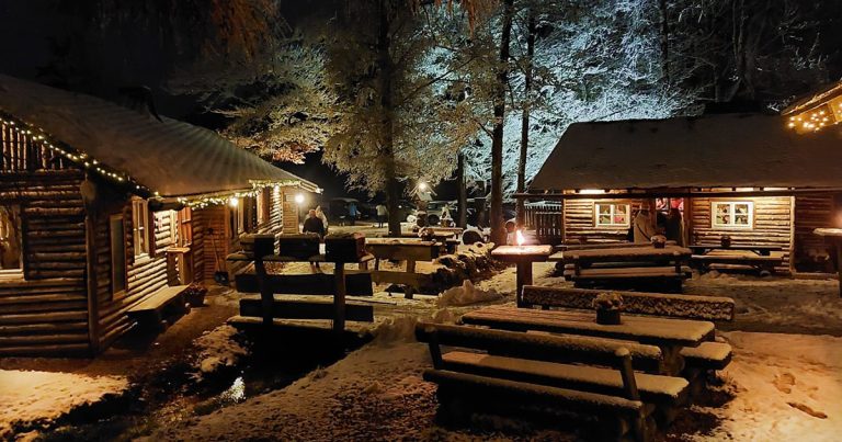 Waldweihnachtsmarkt an Hiebammen Huette